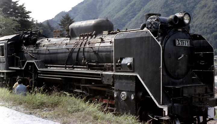 南木曽駅の蒸気機関車D51351