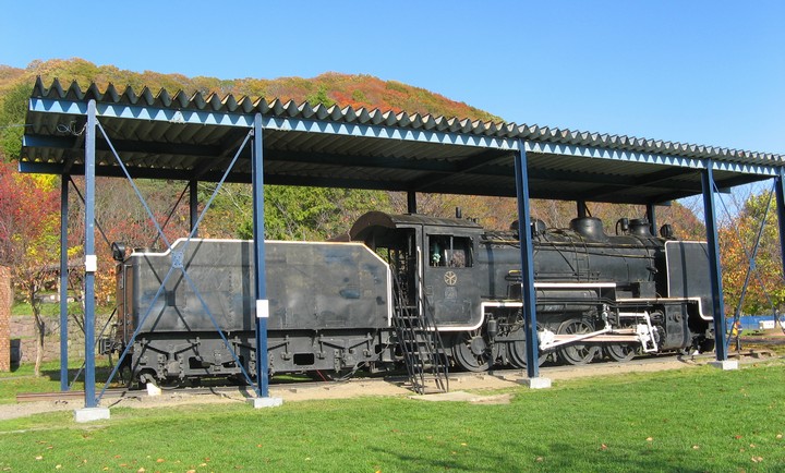 くりやま公園内の夕張鉄道２１号機蒸気機関車